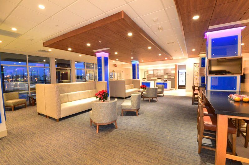 Holiday Inn Express & Suites Toledo West By Ihg Exterior photo